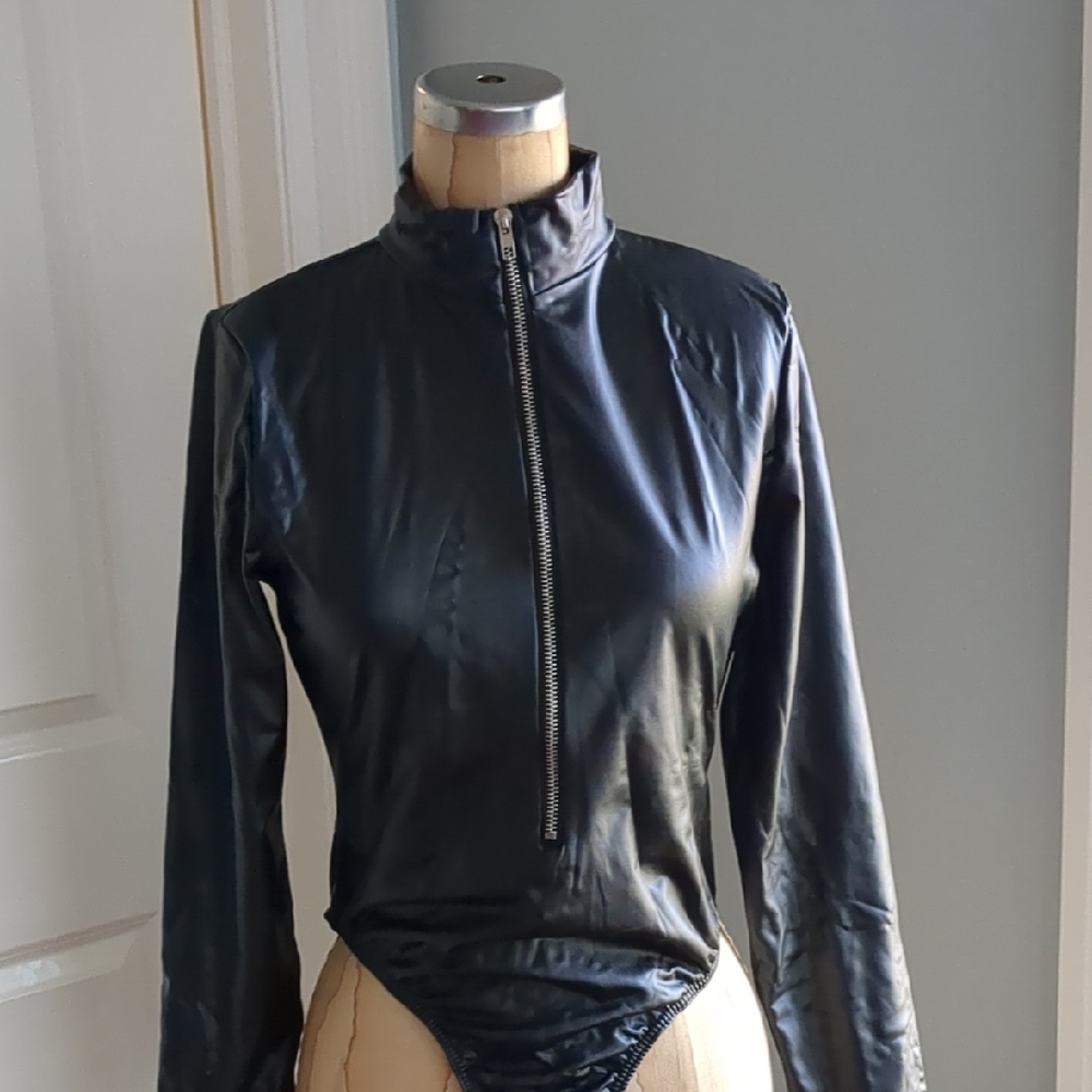Y2K Faux leather Front Zip Black Long Sleeve Bodysuit